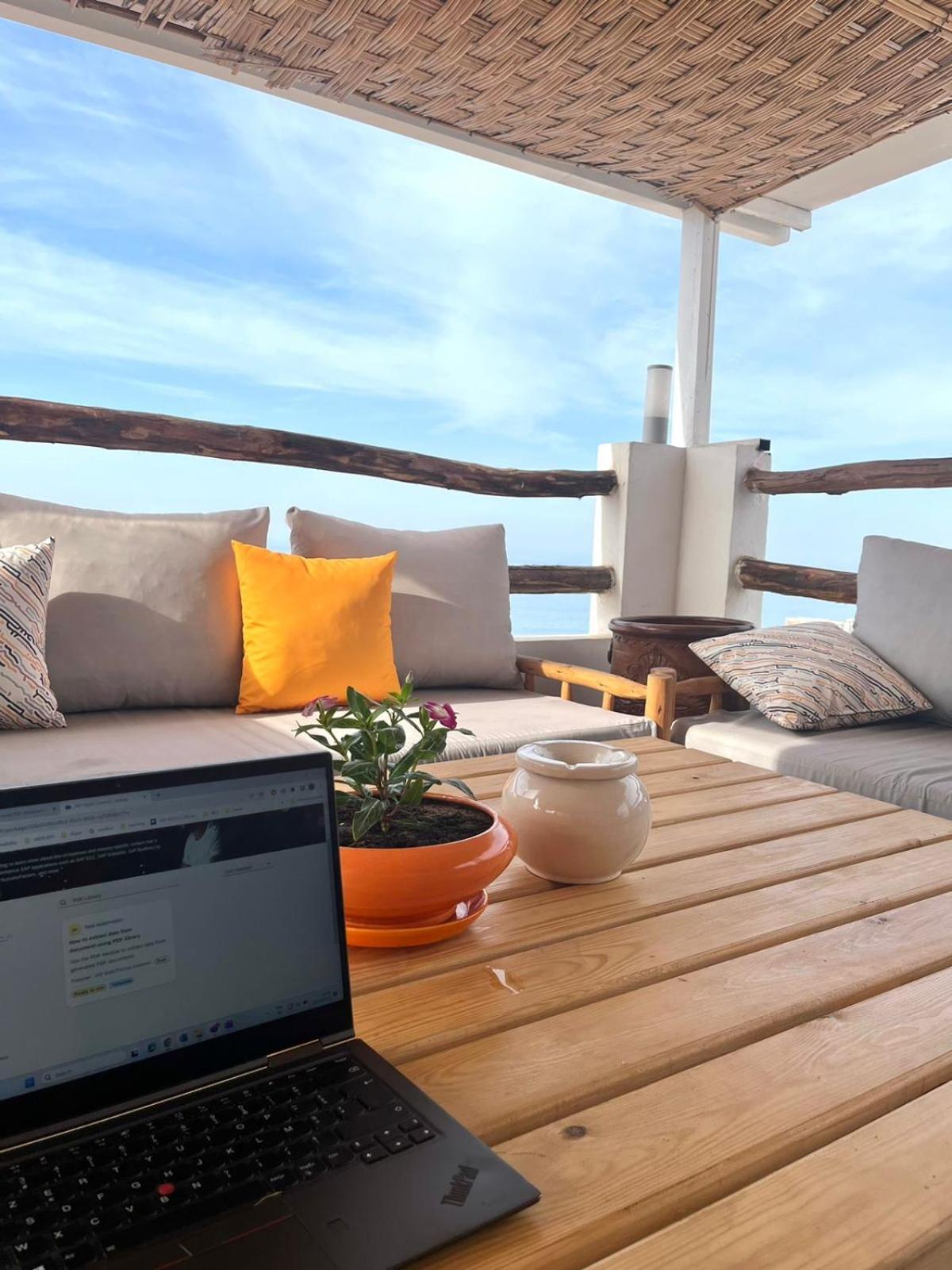 Bigblue Surf Hostel & Coworking Space - Taghazout (Adults Only) Azazoul Eksteriør bilde