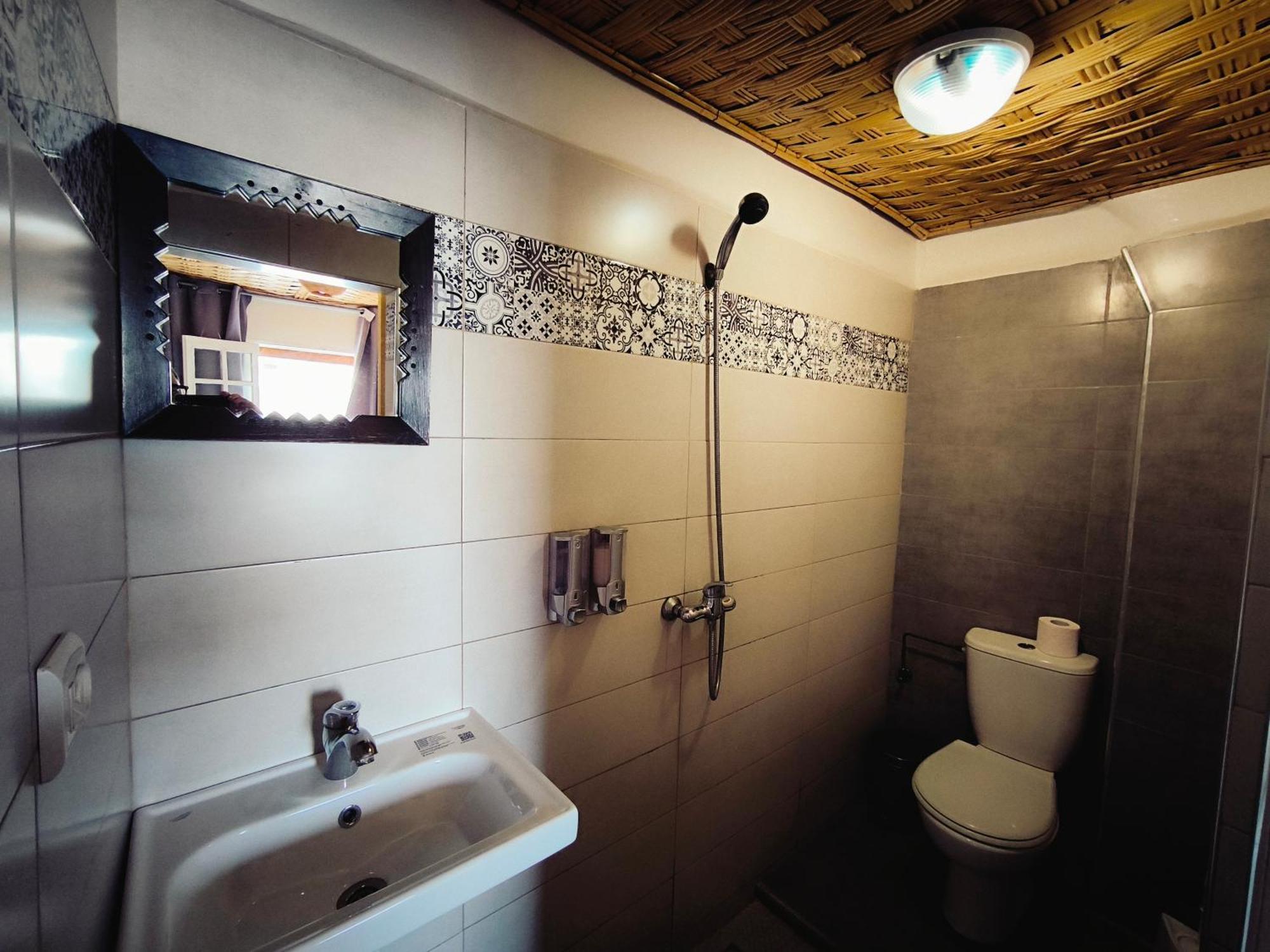 Bigblue Surf Hostel & Coworking Space - Taghazout (Adults Only) Azazoul Eksteriør bilde