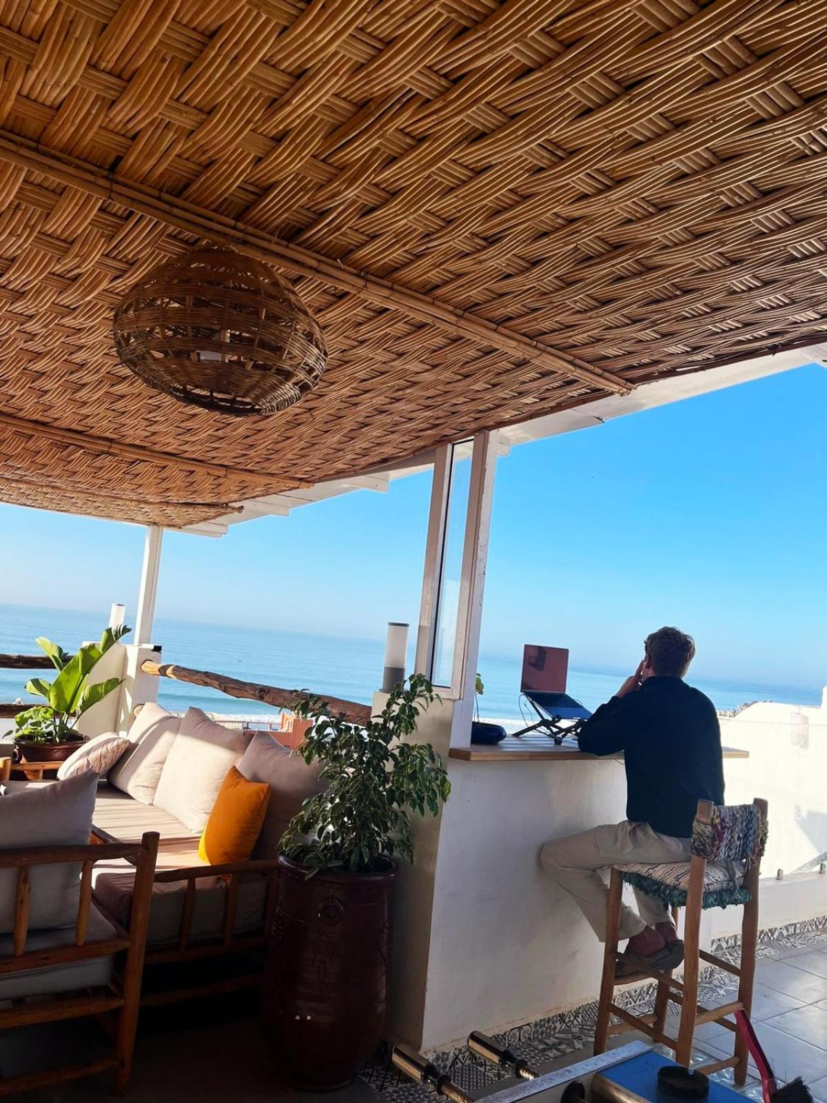 Bigblue Surf Hostel & Coworking Space - Taghazout (Adults Only) Azazoul Eksteriør bilde