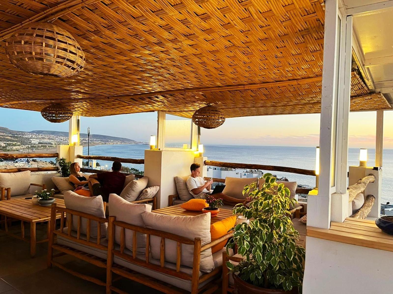 Bigblue Surf Hostel & Coworking Space - Taghazout (Adults Only) Azazoul Eksteriør bilde